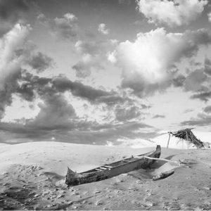 Série-Pêche---Pirogue-au-repos