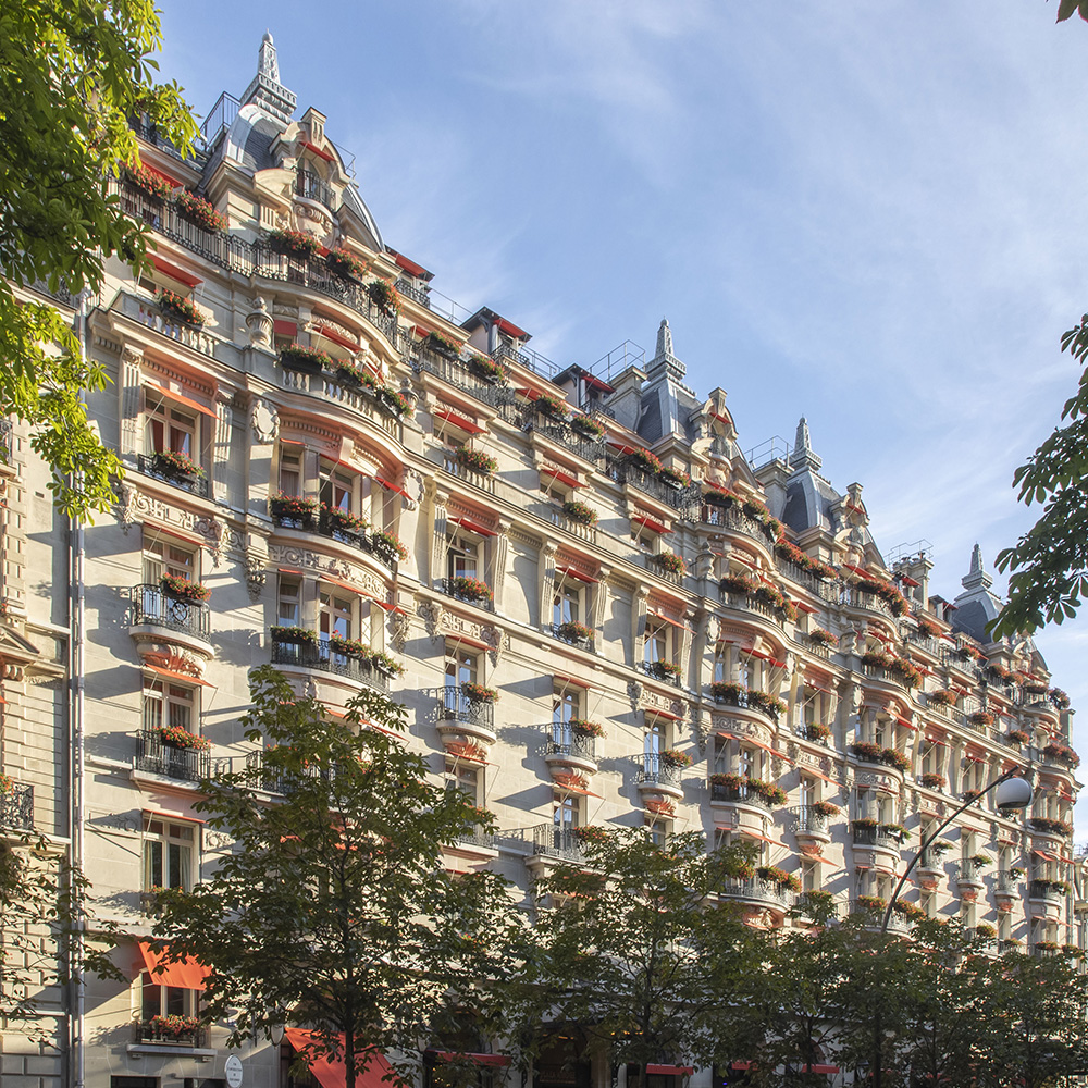 Plaza Athénée Plaza Athénée 25 Av. Montaigne, 75008 Paris